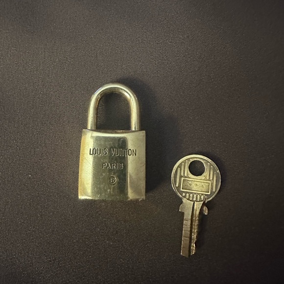 Authentic Louis Vuitton Padlock & Key New - Picture 4 of 6